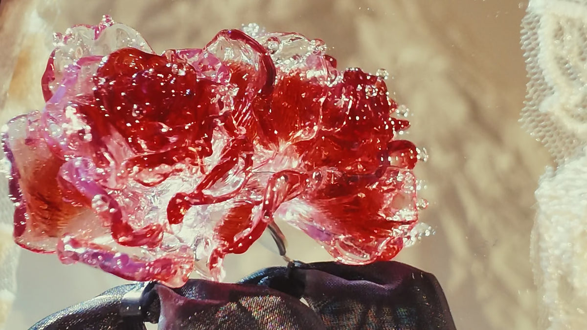Close-up video of the handcrafted red Liuli glass rose in REALONETARA’s Magical Red Black Rose Flower Necklace.