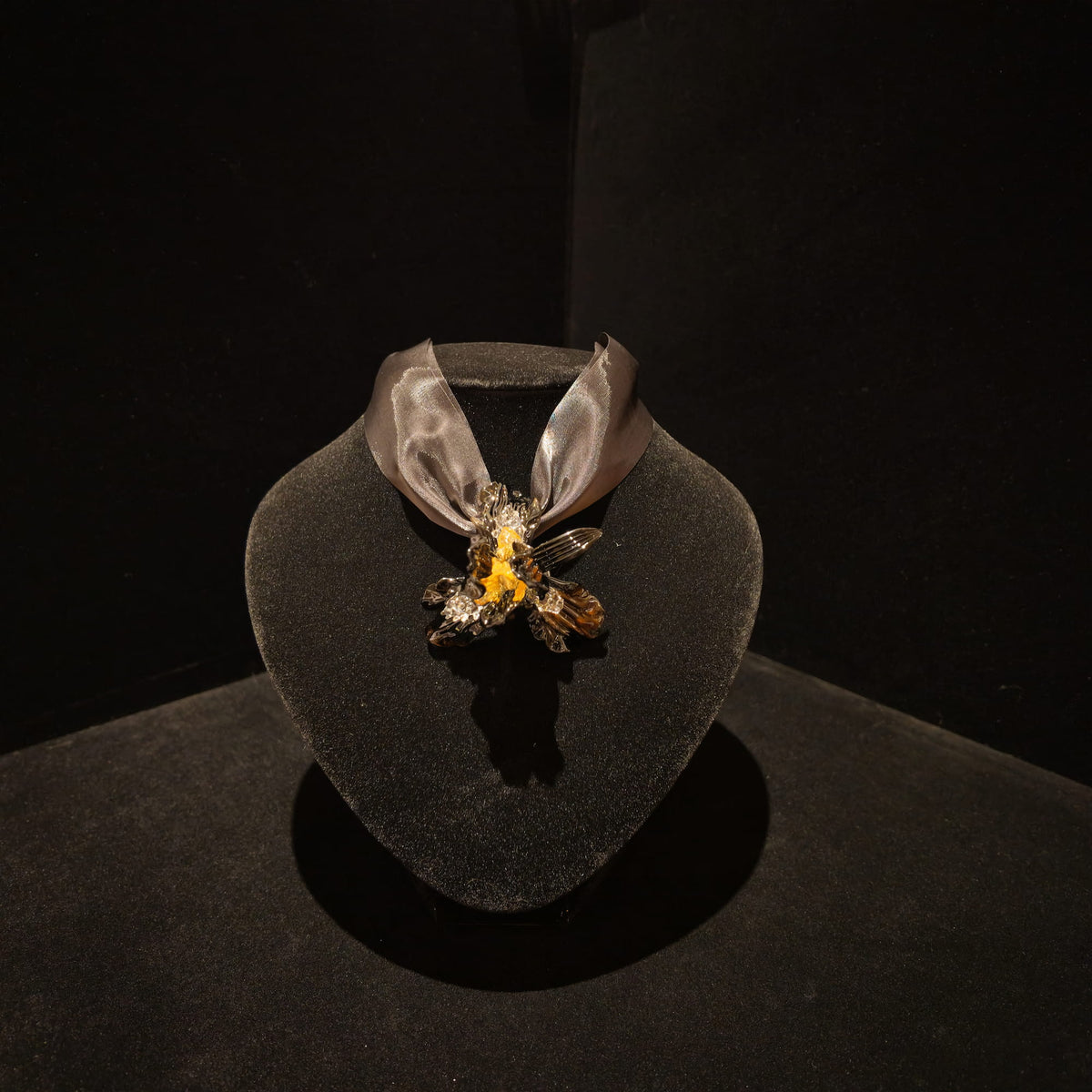 REALONETARA Starfire Black Gold Iris Flower Liuli necklace displayed on a black jewelry bust.