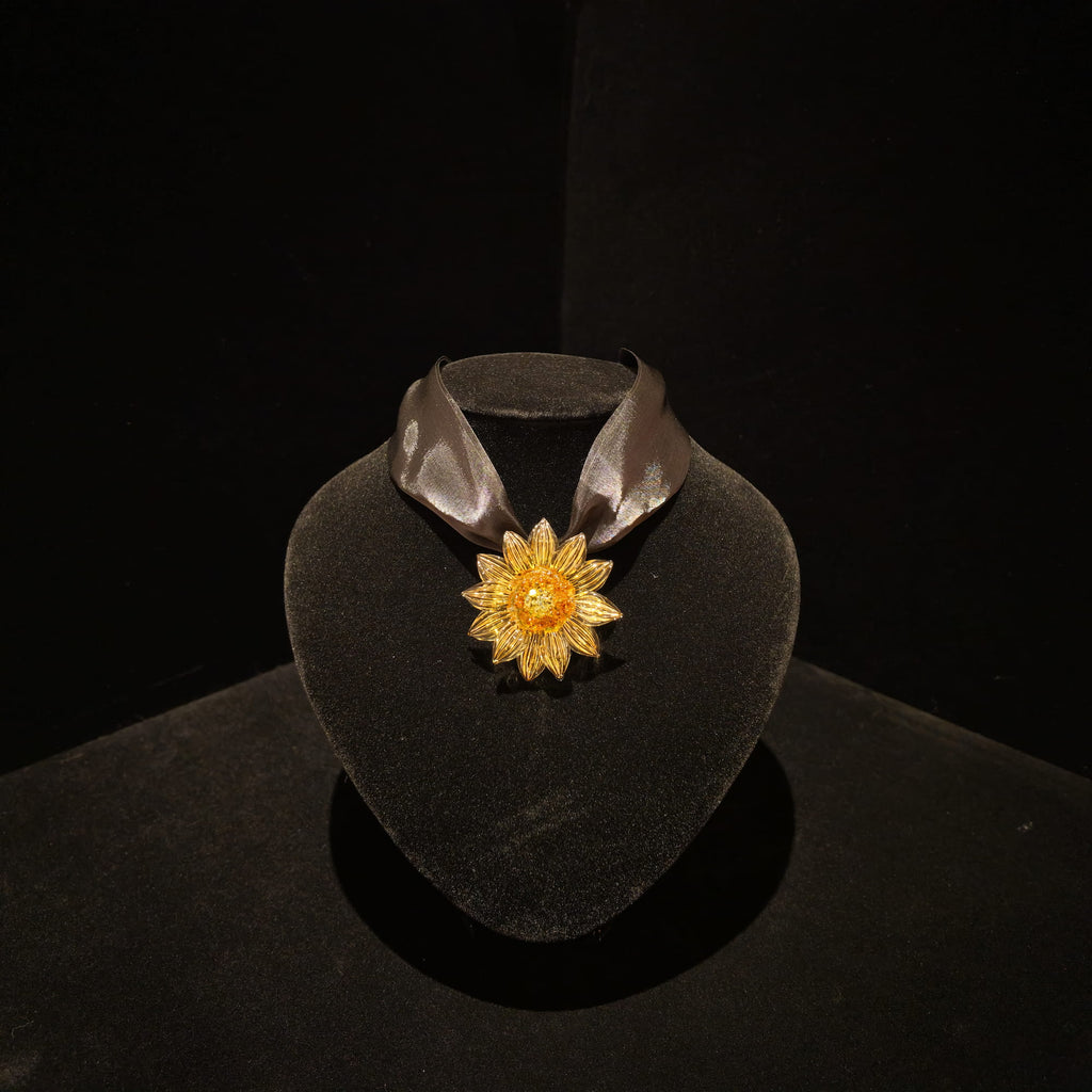 REALONETARA Youth Story Sunflower Liuli flower necklace displayed on a black jewelry bust.